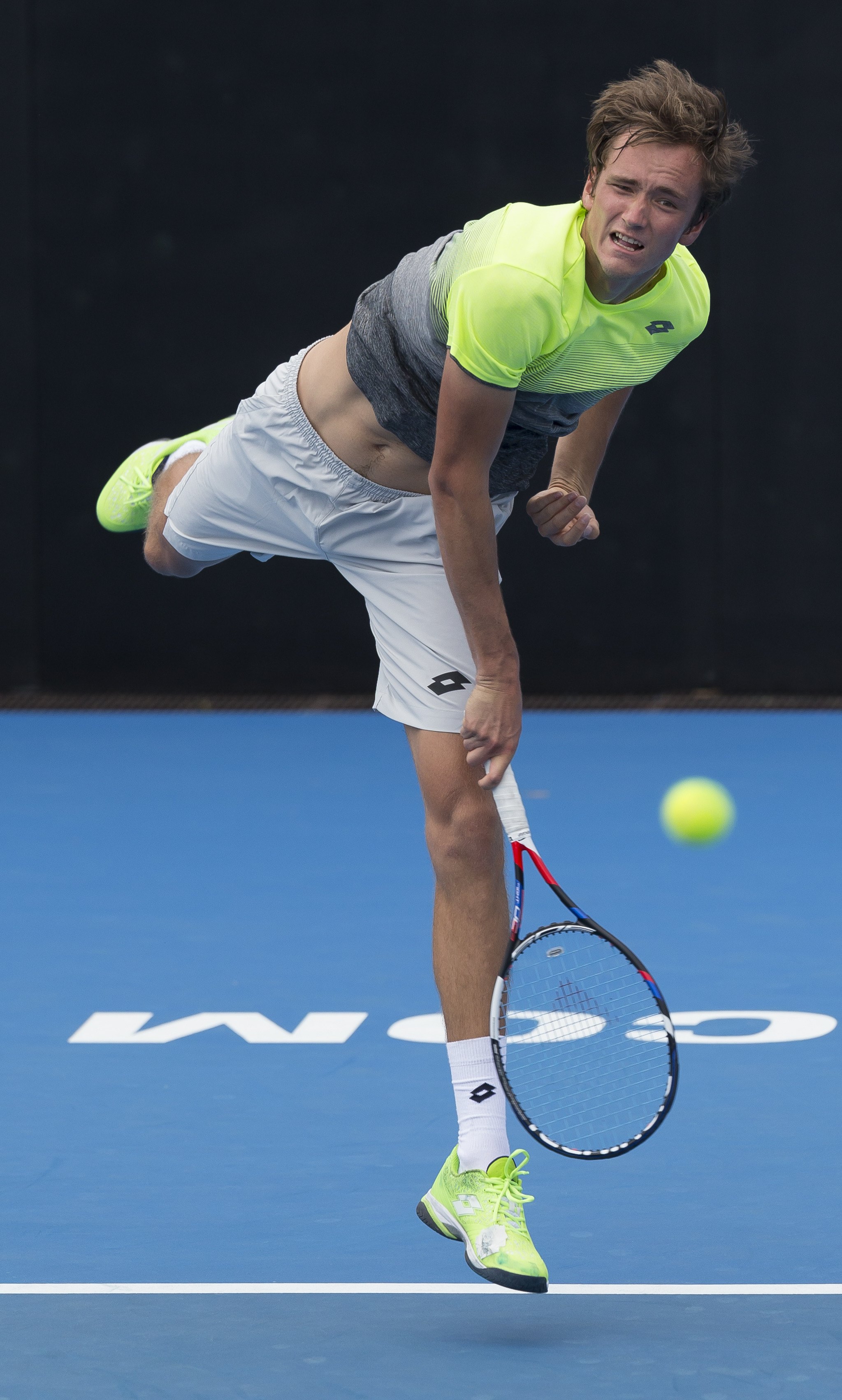 米兰真人-关于世界网球队轻取英国网球队,梅德韦杰夫高光表现的信息