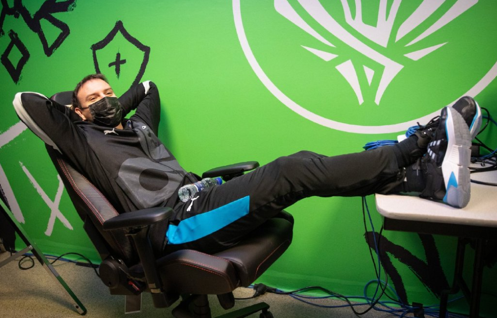 米兰体育官方网站-包含100T血洗MAD,ShowMaker关键制胜的词条