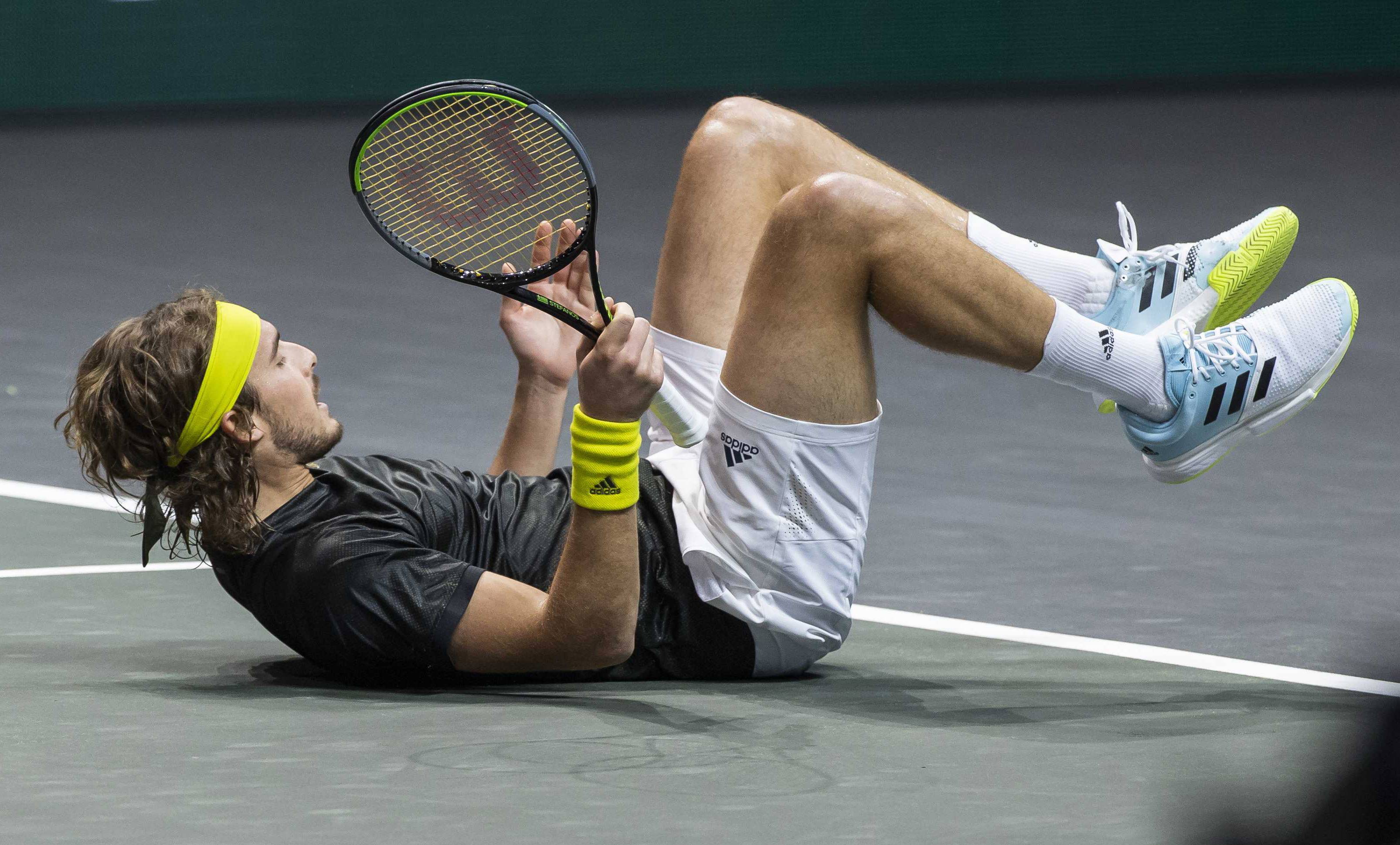 包含德国网球队横扫英国网球队,西西帕斯关键制胜的词条 包含德国网球队横扫英国网球队,西西帕斯关键制胜的词条