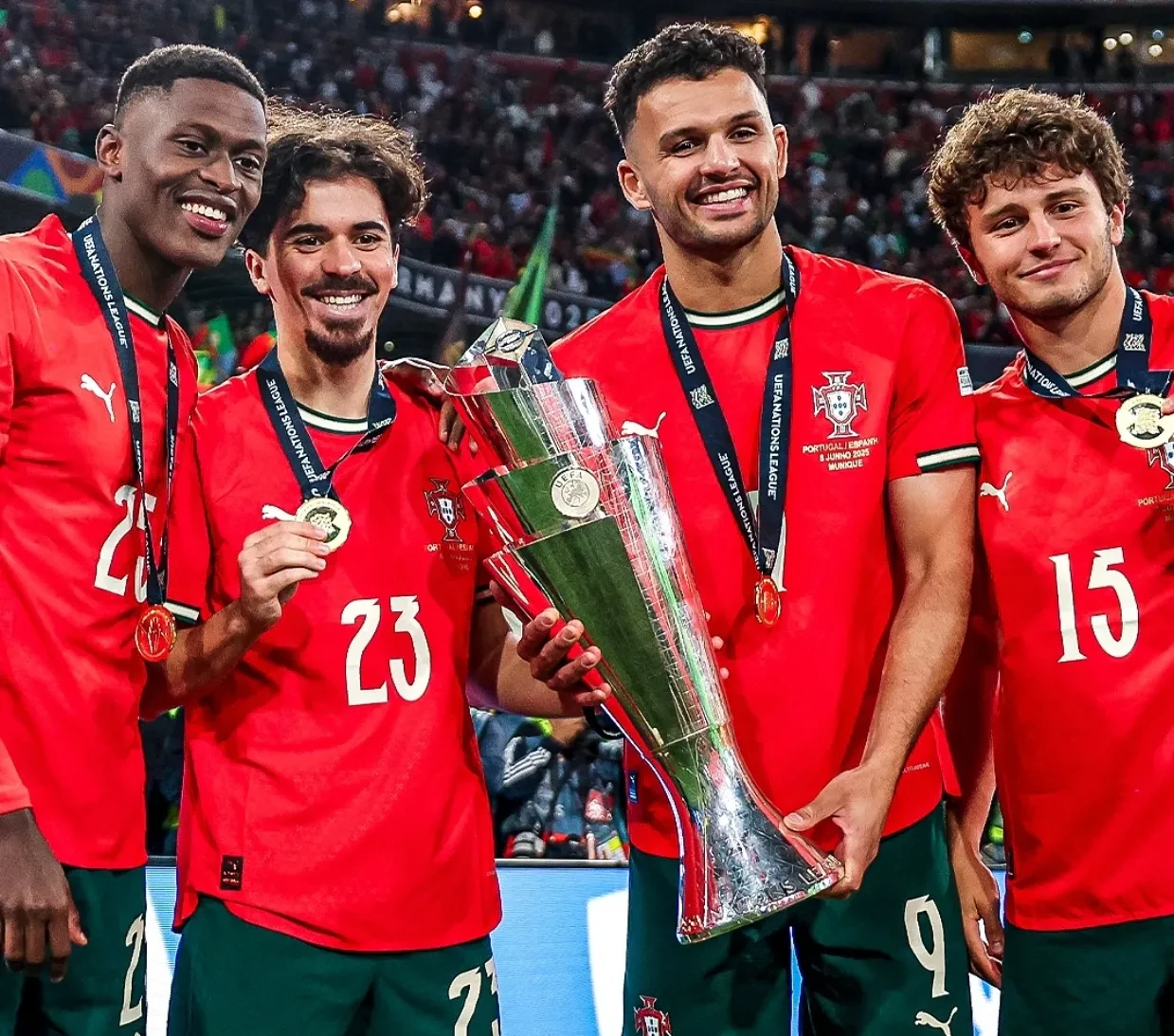 葡萄牙国家队对阵希腊国家队,四面楚歌的简单介绍 葡萄牙国家队对阵希腊国家队,四面楚歌的简单介绍