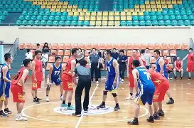 关于公牛队球员交流合作默契增强的信息