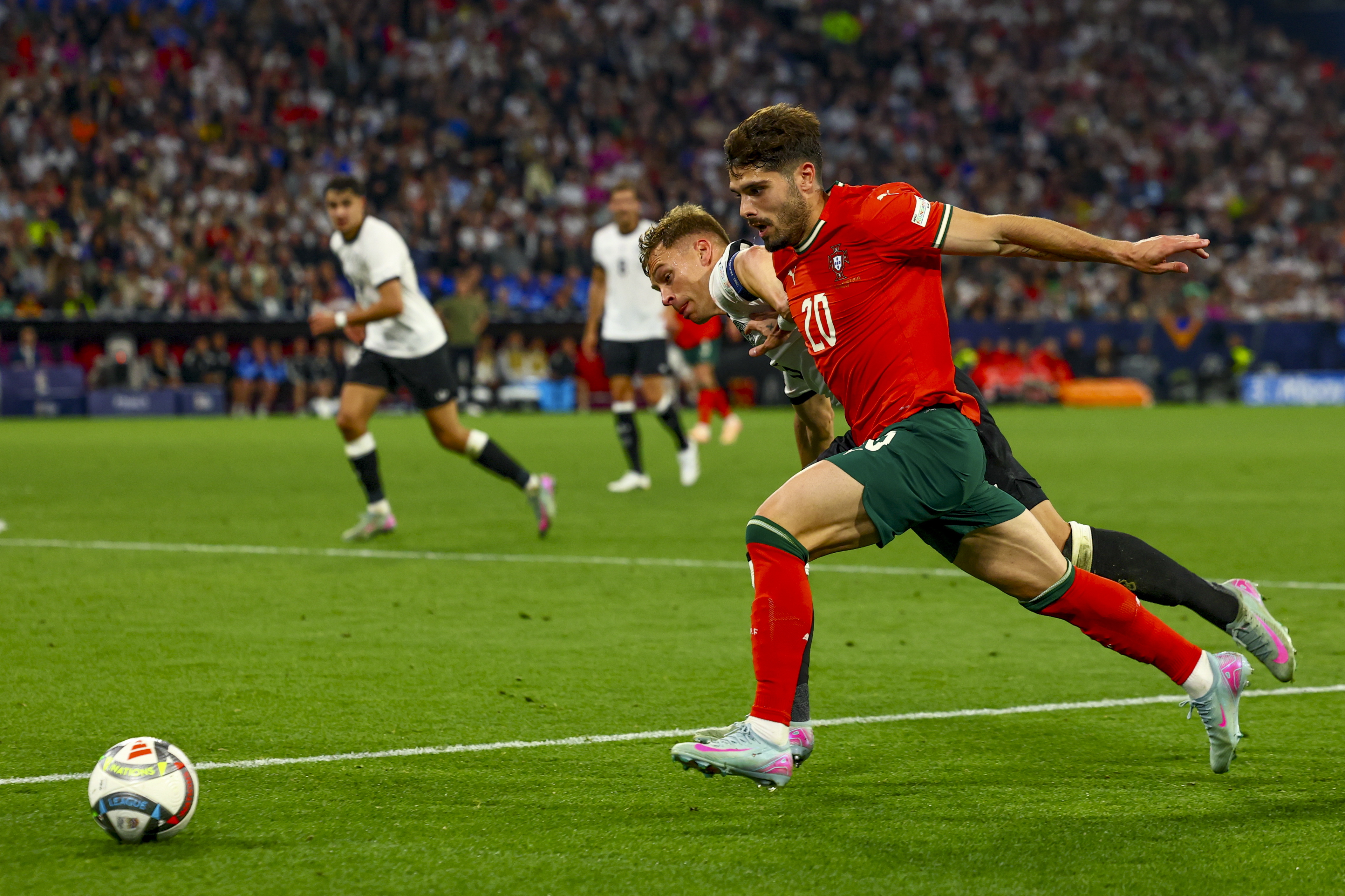 米兰APP下载-欧洲足球联赛的最新赛况引发热议的简单介绍